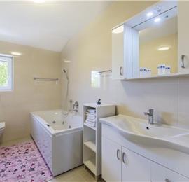 6 bedroom villa with pool near Labin, Istria, sleeps 12